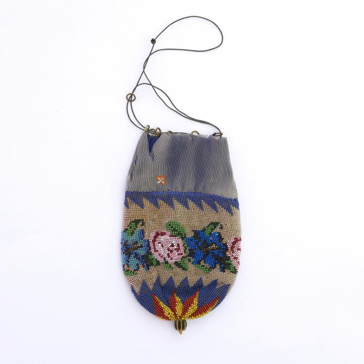 Hauptbild zu Objekt, Pouch with floral border, 2nd half of the 19th century, 159D 758