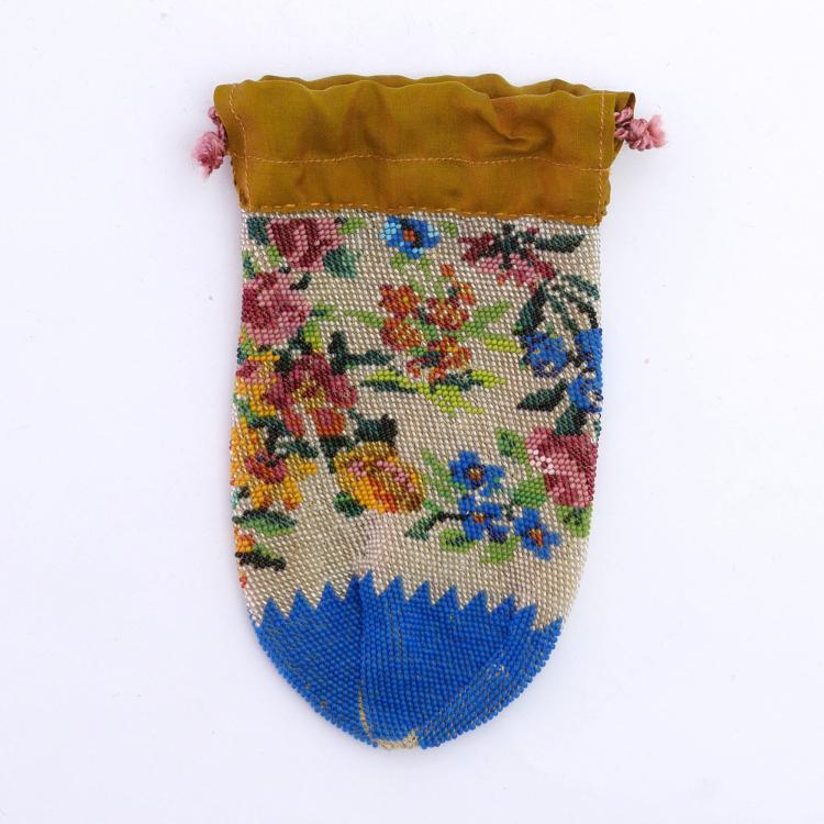 Hauptbild zu Objekt, Pouch with flower wreaths, 2nd half of the 19th century, 159D 799
