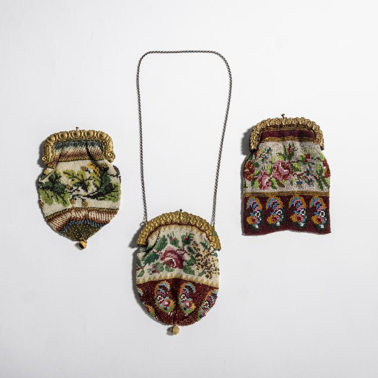 Hauptbild zu Objekt, Drei B&uuml;gelb&ouml;rsen mit floralen Motiven, 2. H&auml;lfte 19. Jh., 157F 1408
