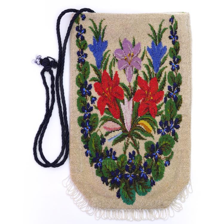 Hauptbild zu Objekt, Gro&szlig;er Perlbeutel mit Blumenmotiv, um 1900, 157F 1260