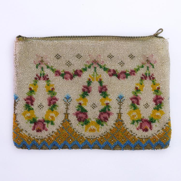 Hauptbild zu Objekt, Perlt&auml;schchen mit Blumenmuster, 2. H&auml;lfte 19. Jahrhundert, 159D 931
