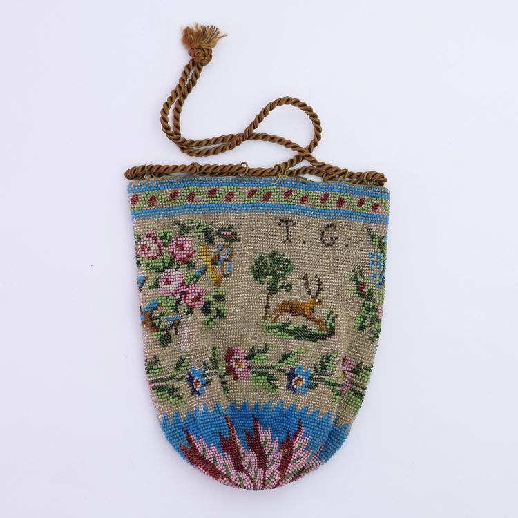 Bild 1 zu Objekt, Tabaksbeutel 'M.W.' mit Blumen und Tiermotiven, 2. H&auml;lfte 19. Jh., 157F 1157