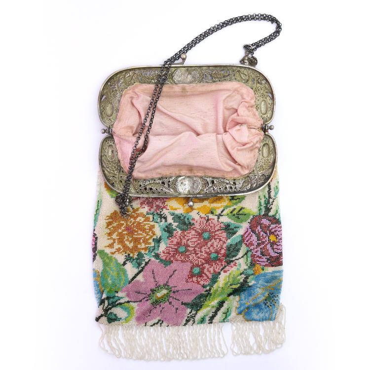 Bild 1 zu Objekt, B&uuml;geltasche mit Blumenmotiv, um 1920, 157F 1365