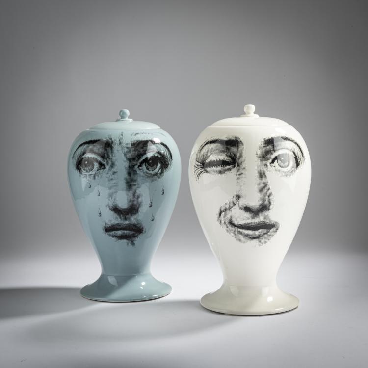 Bild 1 zu Objekt, Zwei Deckelvasen 'L'antipatico', 'Il fumo fa male', 2000er Jahre, Barnaba Fornasetti,Piero Fornasetti, Bitossi, Montelupo, 155A 225
