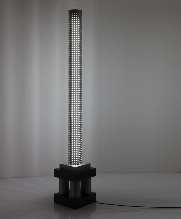 Hauptbild zu Objekt, Stehleuchte 'Chicago Tribune', 1985, Matteo Thun, Bieffeplast, Padua, 155A 232