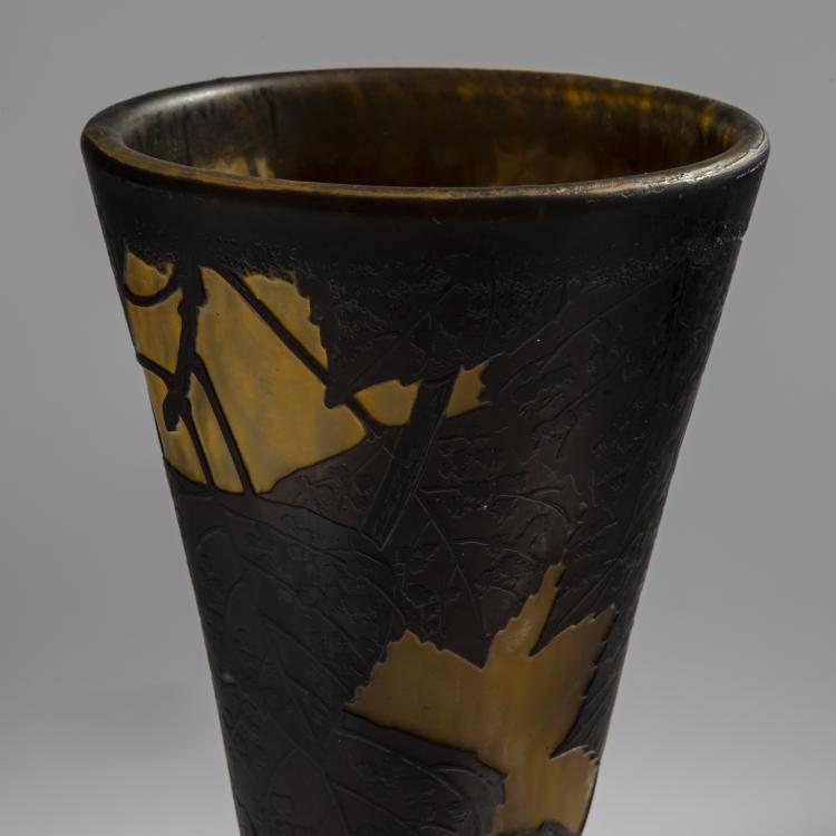 Bild 4 zu Objekt, 'Tilleul' vase, c. 1910, Antonin Daum, Daum Fr&egrave;res, Nancy, 156B 136