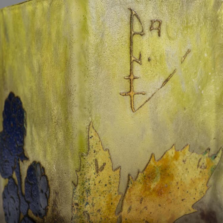 Bild 3 zu Objekt, 'M&ucirc;res en automne' vase, c. 1910, Antonin Daum, Daum Fr&egrave;res, Nancy, 156B 138