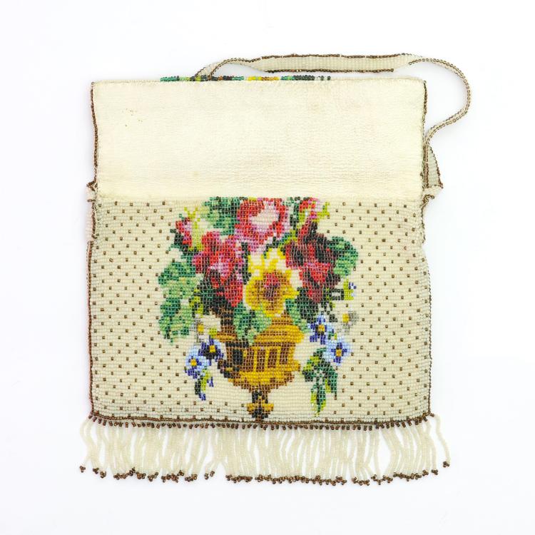 Bild 1 zu Objekt, &Uuml;berschlagt&auml;schchen mit Blumenarrangement, um 1910, 157F 1302