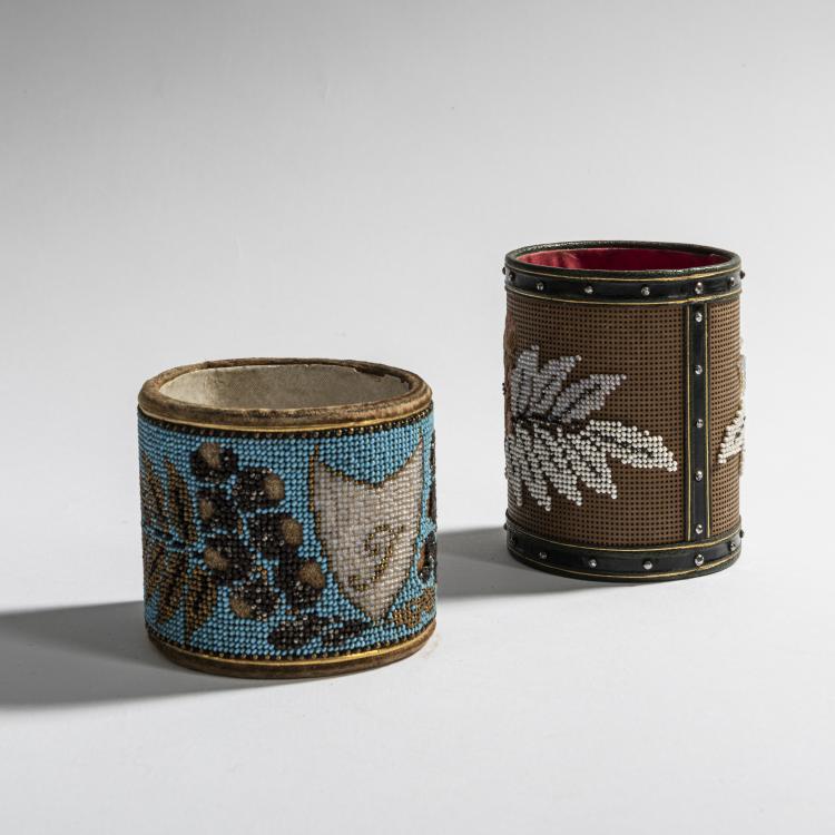 Bild 1 zu Objekt, Two napkin rings with an initial on a shield and laurel decoration, 19th century, 159D 980
