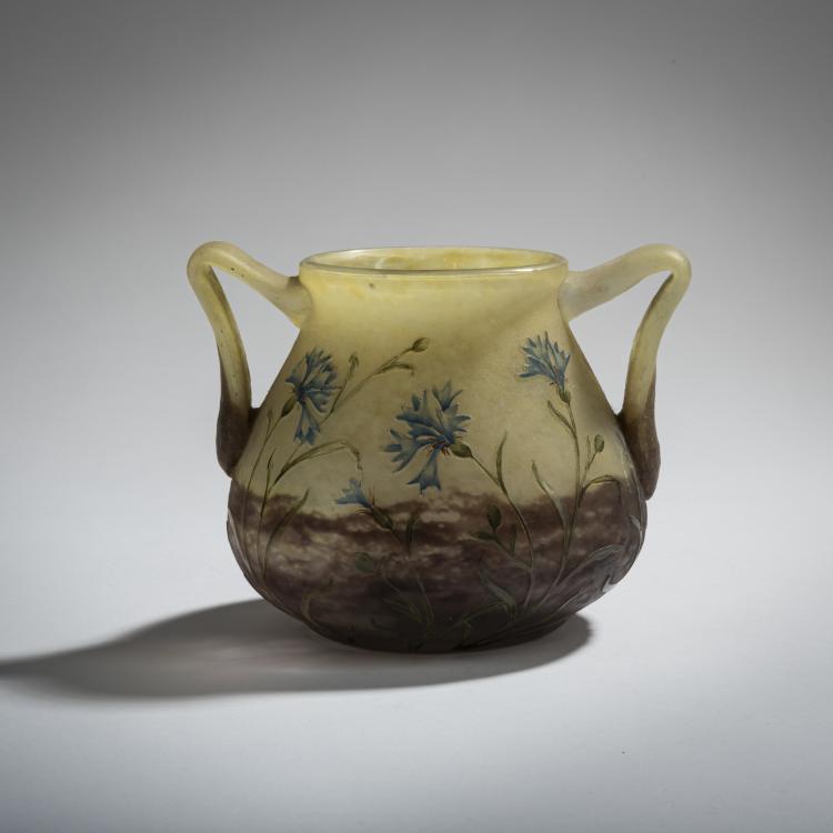 Bild 1 zu Objekt, 'Bleuets' vase with handles, 1901, Antonin Daum, Daum Fr&egrave;res, Nancy, 156B 110