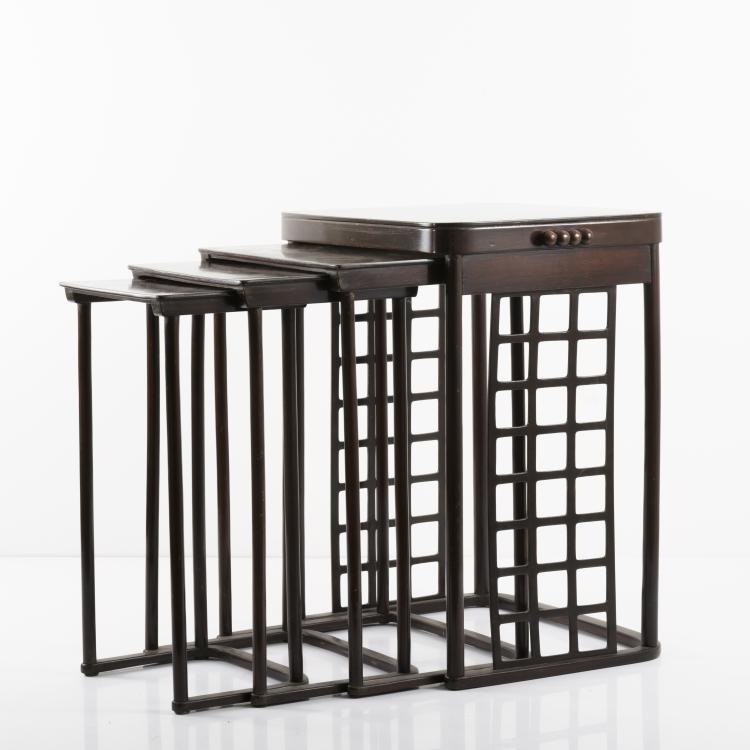 Hauptbild zu Objekt, Four '986' nesting tables, c. 1905, Josef Hoffmann, Kohn, J.&J., Wien (zugeschrieben), 156C 521