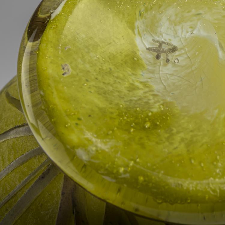 Bild 4 zu Objekt, Vase 'Bois gentil', um 1906, Antonin Daum, Daum Fr&egrave;res, Nancy, 156B 125