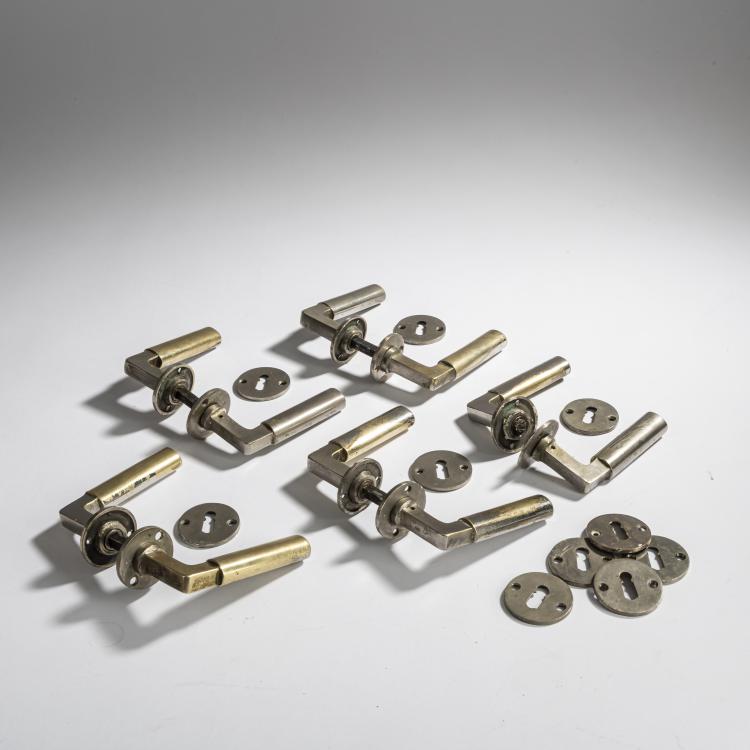 Bild 1 zu Objekt, 5 pairs of door handles, 1923, Walter Gropius, S.A. Loevy, Berlin, 157A 49