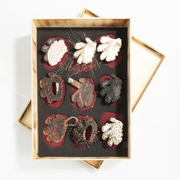 Hauptbild zu Objekt, Box with 9 'Ginger' works, 2004, Sam Tho Duong, 157D 925