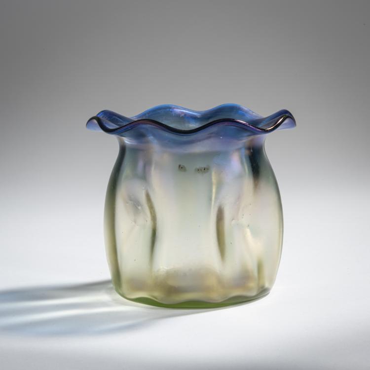 Bild 1 zu Objekt, Kleine Vase 'Vulcan', 1902, L&ouml;tz Wwe., Klosterm&uuml;hle; Bakalowits S&ouml;hne, Wien, 156B 318