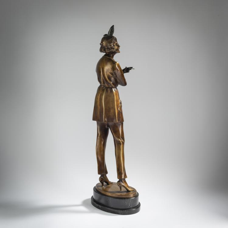 Bild 1 zu Objekt, 'Girl holding a Cigarette', c. 1925, Bruno Zach, 156C 411