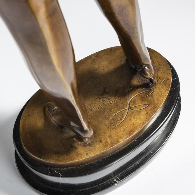 Bild 4 zu Objekt, 'Girl holding a Cigarette', c. 1925, Bruno Zach, 156C 411