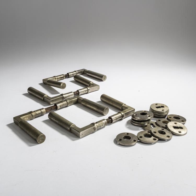 Bild 1 zu Objekt, 4 pairs of door handles, 1923, Walter Gropius, Wilhelm Engstfeld, Heiligenhaus, f&uuml;r S. A. Loevy, Berlin., 157A 50
