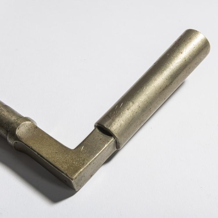 Bild 2 zu Objekt, 4 pairs of door handles, 1923, Walter Gropius, Wilhelm Engstfeld, Heiligenhaus, f&uuml;r S. A. Loevy, Berlin., 157A 50