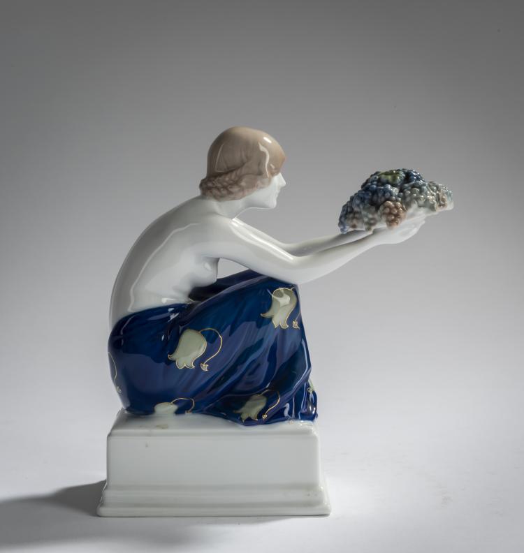 Hauptbild zu Objekt, 'Grape carrier', 1917, Rudolf Marcuse, Rosenthal, Selb, 156D 758