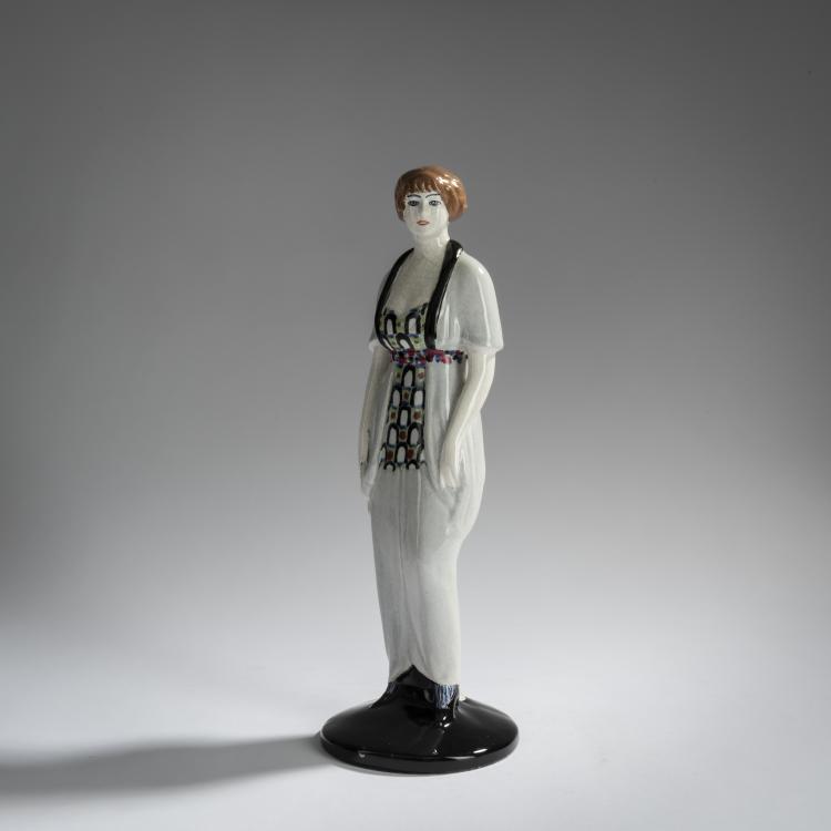 Bild 1 zu Objekt, Dame im Morgenkleid, 1913/14, Eduard Klablena, Langenzersdorfer Keramik, 156D 837