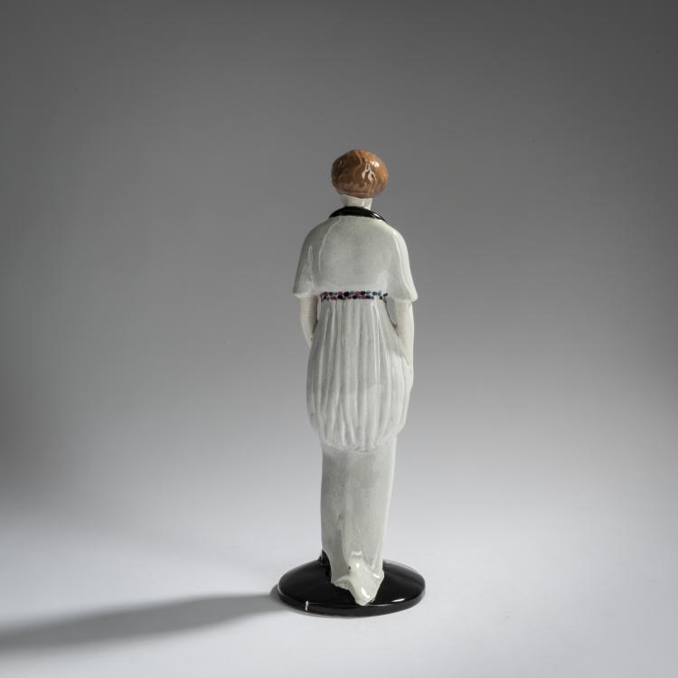 Bild 3 zu Objekt, Dame im Morgenkleid, 1913/14, Eduard Klablena, Langenzersdorfer Keramik, 156D 837