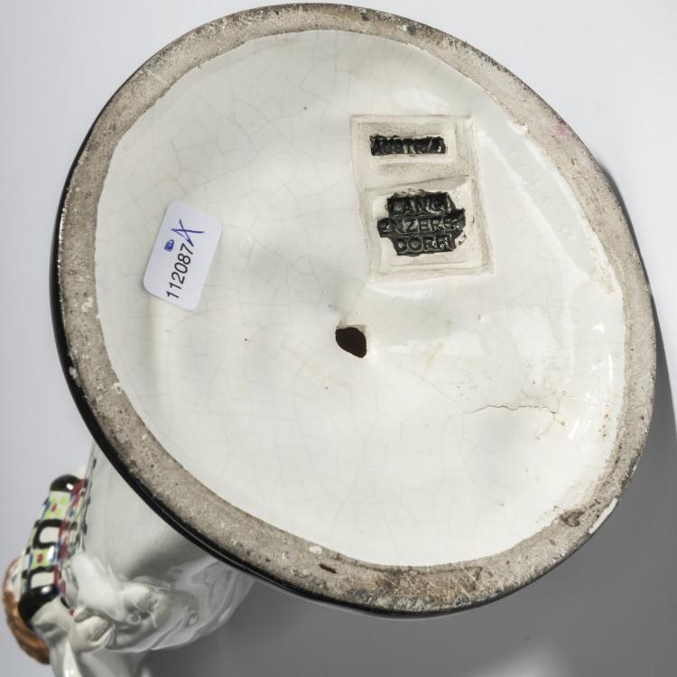 Bild 6 zu Objekt, Dame im Morgenkleid, 1913/14, Eduard Klablena, Langenzersdorfer Keramik, 156D 837