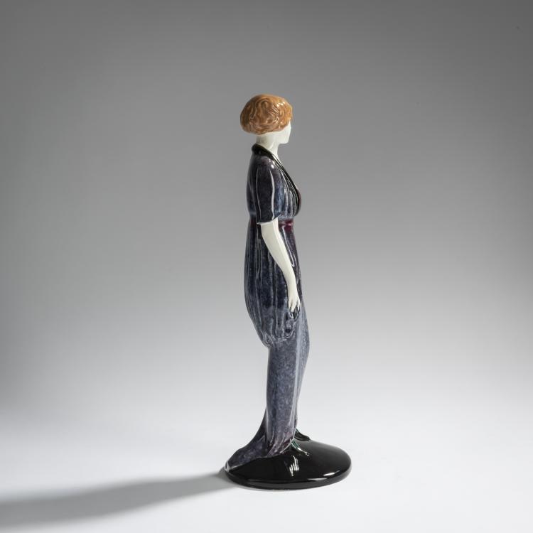 Bild 5 zu Objekt, Lady in a morning dress, 1913/14, Eduard Klablena, Langenzersdorfer Keramik, 156D 838
