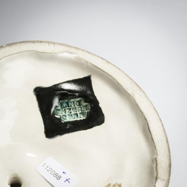 Bild 6 zu Objekt, Lady in a morning dress, 1913/14, Eduard Klablena, Langenzersdorfer Keramik, 156D 838