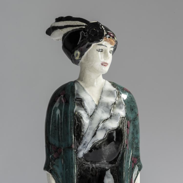 Bild 5 zu Objekt, Fashion lady, c. 1913, Eduard Klablena, Langenzersdorfer Keramik, 156D 839