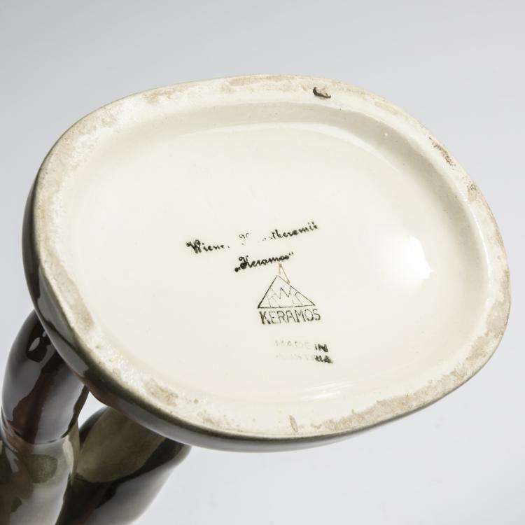 Bild 5 zu Objekt, Young woman in riding dress, c. 1930, Stephan Dakon, Keramos, Wiener Kunst-Keramik und Porzellanmanufaktur, 156D 836