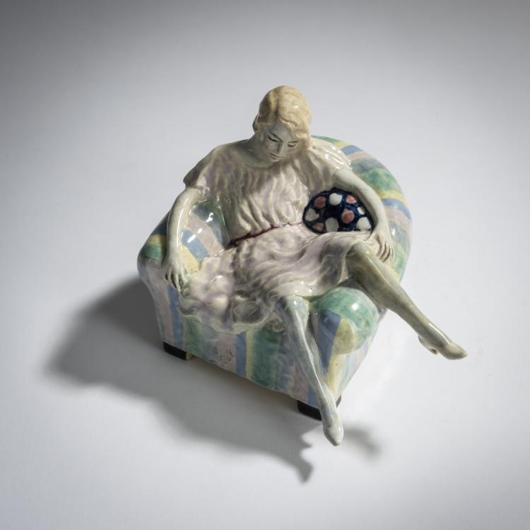 Bild 3 zu Objekt, 'Young girl lounging on an armchair', c. 1920, Eduard Klablena, Langenzersdorfer Keramik, 156D 841