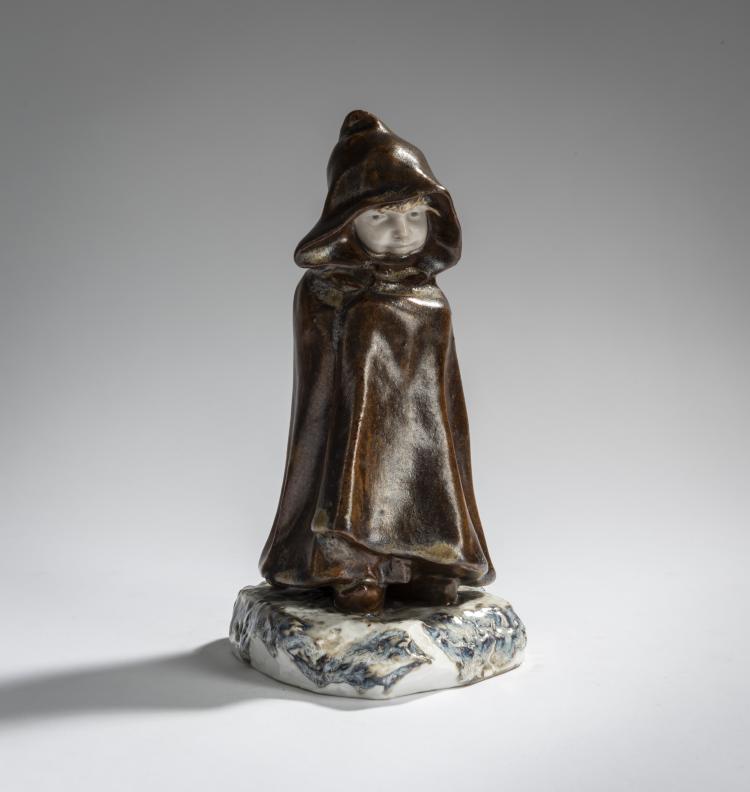 Hauptbild zu Objekt, Kind mit Umhang, um 1900, Lucien Charles Edouard Alliot, Dammouse, Albert Louis, S&egrave;vres, 156D 781