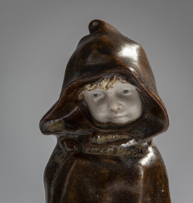 Bild 3 zu Objekt, Kind mit Umhang, um 1900, Lucien Charles Edouard Alliot, Dammouse, Albert Louis, S&egrave;vres, 156D 781