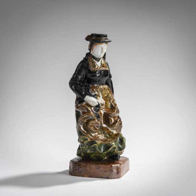 Hauptbild zu Objekt, Frau in Tracht, 1920er Jahre, Radst&auml;dter Keramik, 156D 842