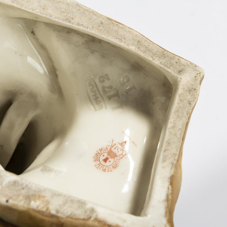 Bild 5 zu Objekt, Female bust, c. 1899, Eduard Stellmacher, Amphora-Werke Riessner, Stellmacher & Kessel, Turn-Teplitz, 156D 796