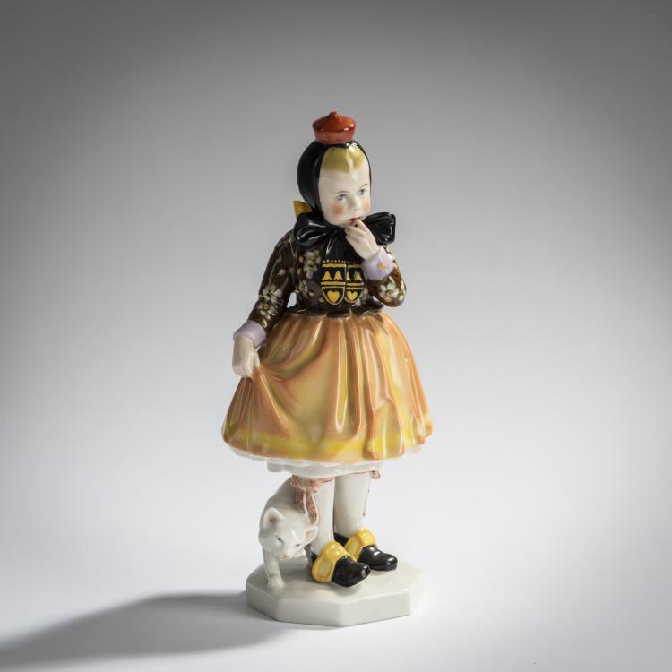 Hauptbild zu Objekt, 'M&auml;dchen in hessischer Tracht', um 1913, Karl Himmelsto&szlig;, Schwarzburger Werkst&auml;tten f&uuml;r Porzellankunst, Unterwei&szlig;bach, 156D 767