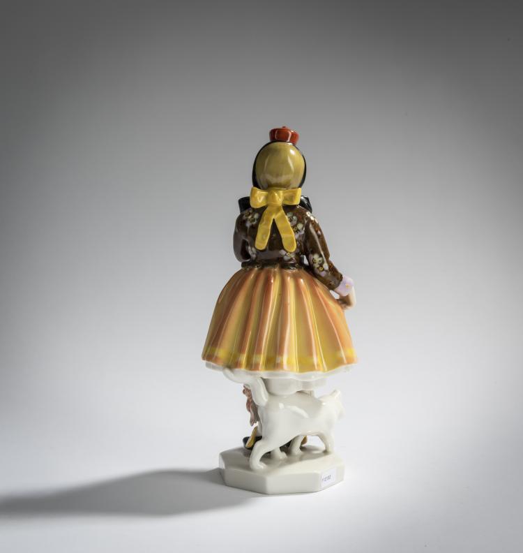 Bild 2 zu Objekt, 'M&auml;dchen in hessischer Tracht', um 1913, Karl Himmelsto&szlig;, Schwarzburger Werkst&auml;tten f&uuml;r Porzellankunst, Unterwei&szlig;bach, 156D 767