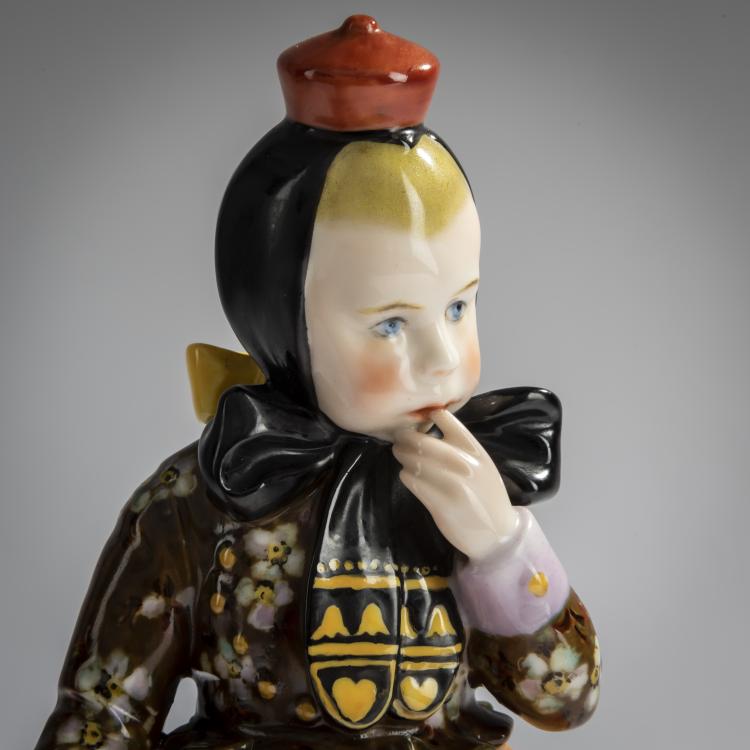 Bild 4 zu Objekt, 'M&auml;dchen in hessischer Tracht', um 1913, Karl Himmelsto&szlig;, Schwarzburger Werkst&auml;tten f&uuml;r Porzellankunst, Unterwei&szlig;bach, 156D 767