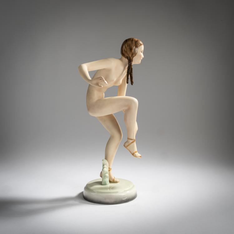 Hauptbild zu Objekt, 'Sandal lacer', c. 1939, Adolf Prischl, Goldscheider, Friedrich, Wien, 156D 830