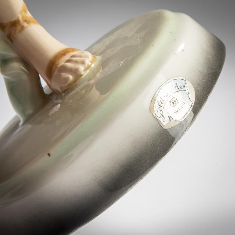 Bild 5 zu Objekt, 'Sandal lacer', c. 1939, Adolf Prischl, Goldscheider, Friedrich, Wien, 156D 830