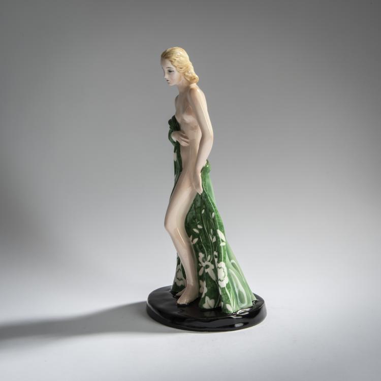 Bild 2 zu Objekt, 'Standing nude girl with a large cloth', c. 1936, Goldscheider, Friedrich, Wien, 156D 827
