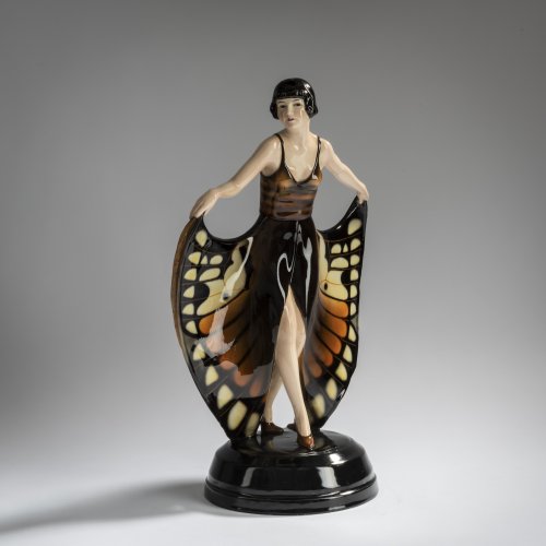 'Stehende Tänzerin im Schmetterlingskleid', um 1928