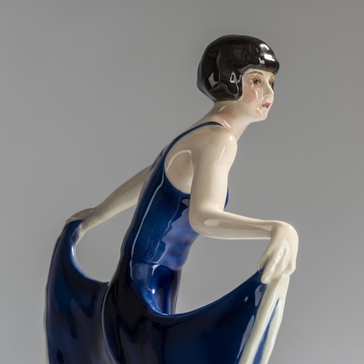 Bild 2 zu Objekt, 'Standing dancer in a butterfly dress', c. 1928, Josef Lorenzl, Goldscheider, Friedrich, Wien, 156D 821