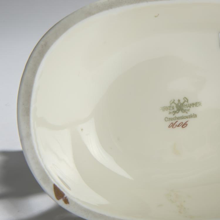 Bild 4 zu Objekt, M&auml;dchen mit Hund, um 1930, Fischer & Mieg, Pirkenhammer, 156D 778