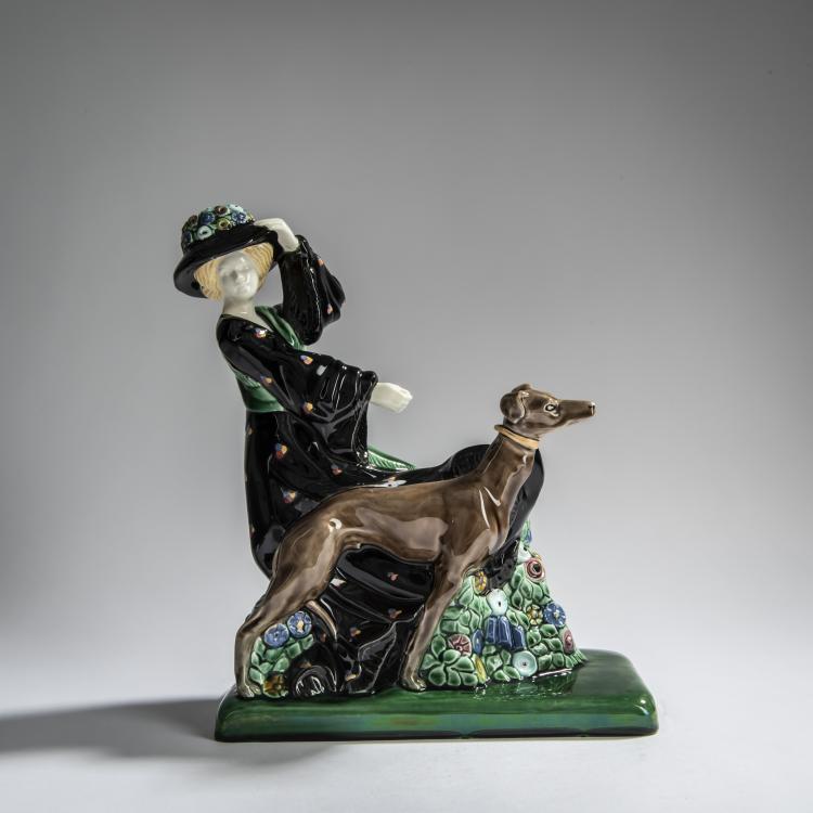Hauptbild zu Objekt, Dame mit Hund, um 1909/10, Emilie Schleiss-Simandl (zugeschrieben), Gmundner Keramik, 156D 798