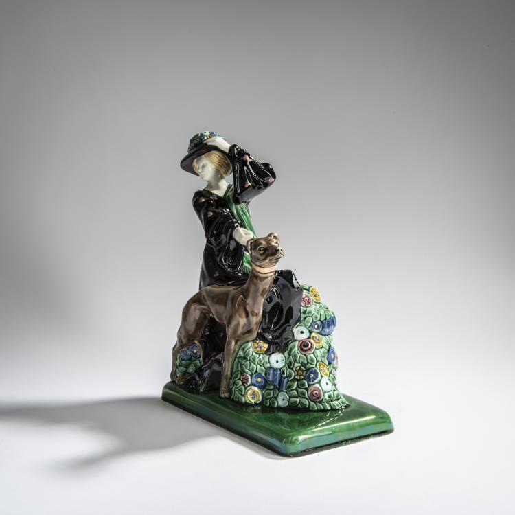Bild 2 zu Objekt, Dame mit Hund, um 1909/10, Emilie Schleiss-Simandl (zugeschrieben), Gmundner Keramik, 156D 798