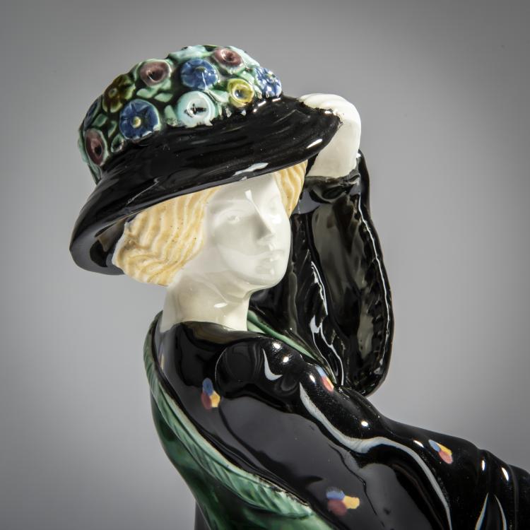 Bild 3 zu Objekt, Dame mit Hund, um 1909/10, Emilie Schleiss-Simandl (zugeschrieben), Gmundner Keramik, 156D 798