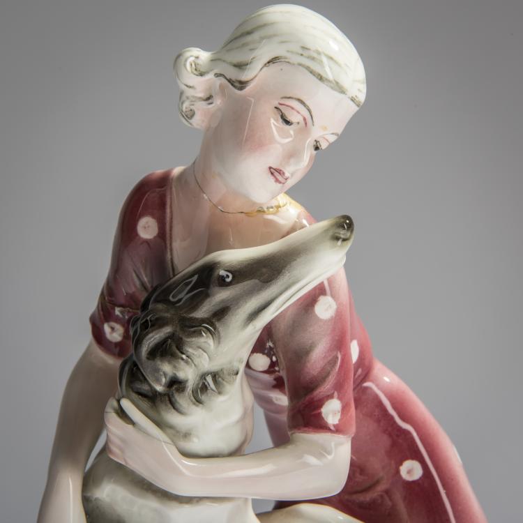 Bild 3 zu Objekt, Young woman with a dog, c. 1930, Hertwig & Co., Katzh&uuml;tte, 156D 833