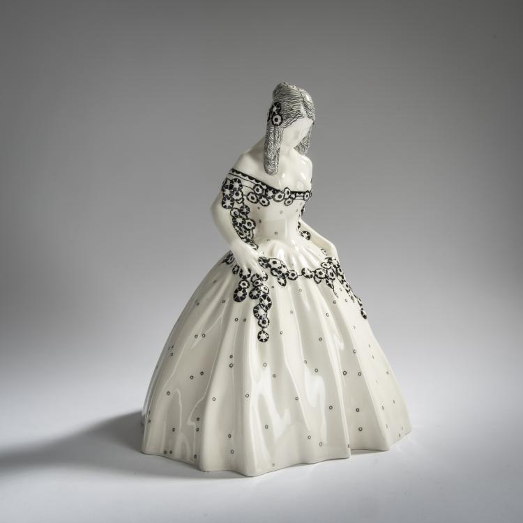 Hauptbild zu Objekt, Crinoline with flower garland, 1907, Michael Powolny, Gmundner Keramik, 156D 800